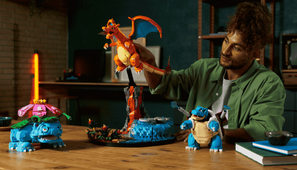 Set LEGO Pokémon Eevee em exposição ao ar livre